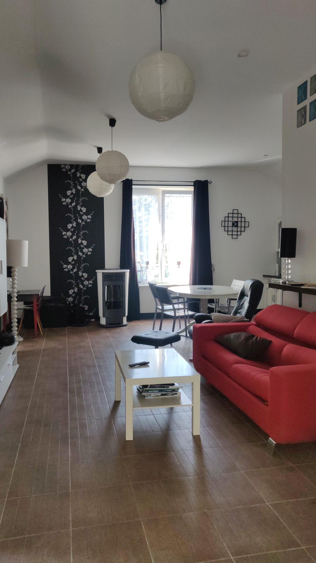 APPARTEMENT 1ER ETAGE ****